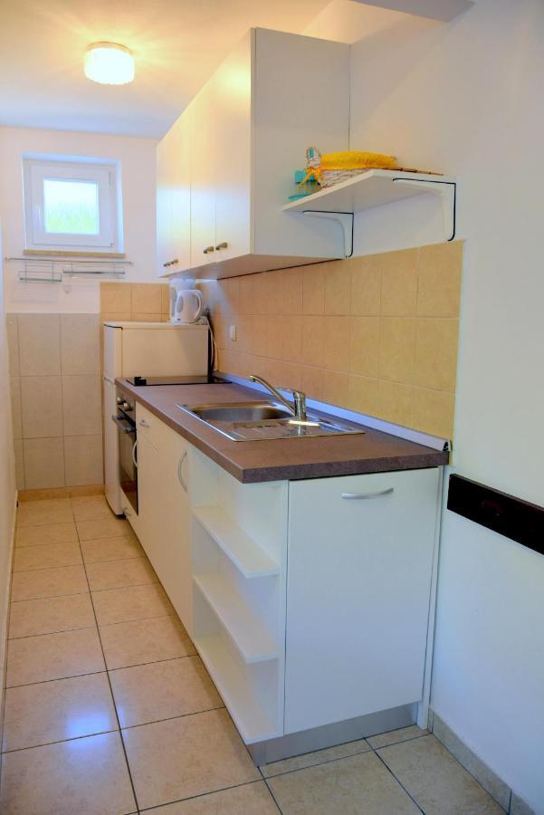 Miramar Gardenn Apartmment Banjol エクステリア 写真