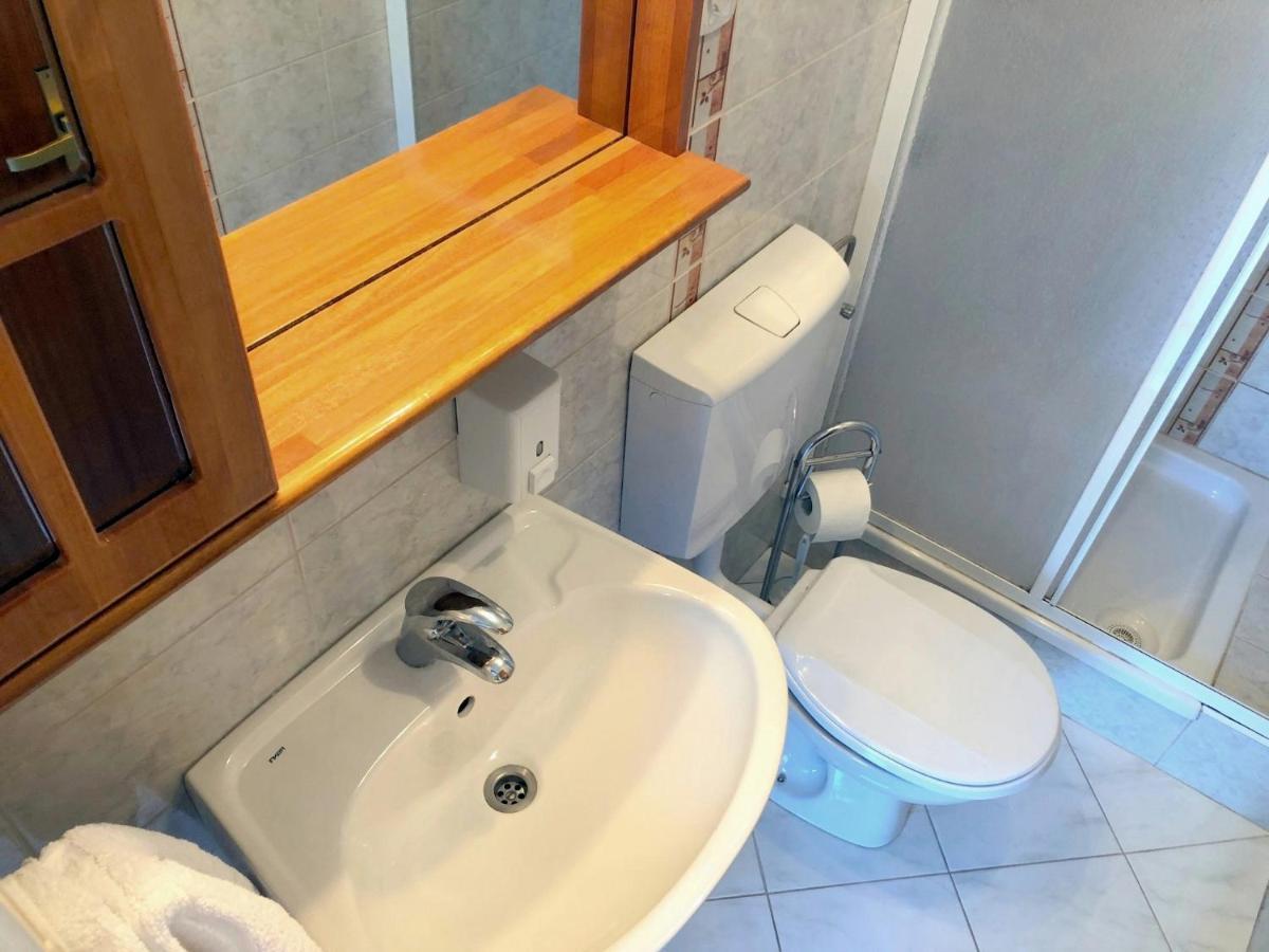 Miramar Gardenn Apartmment Banjol エクステリア 写真