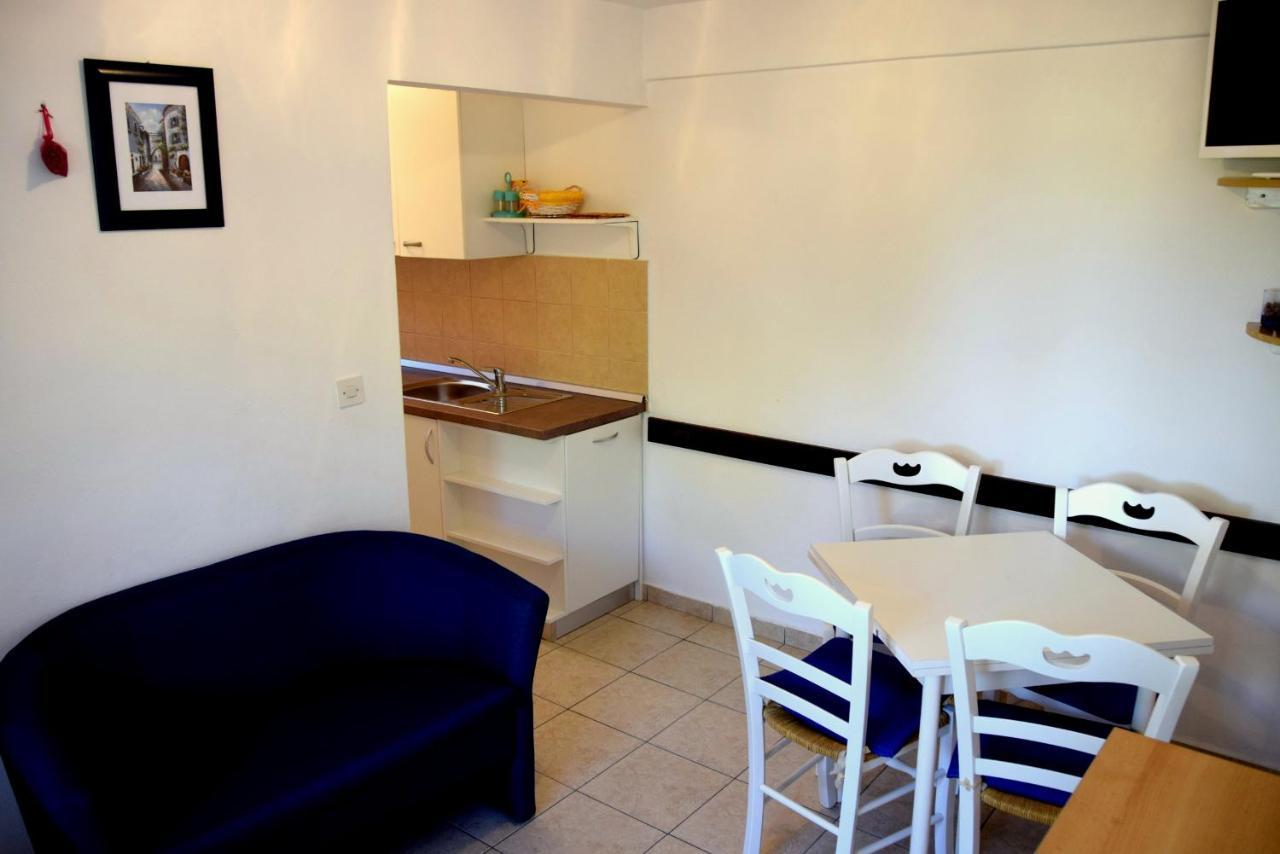 Miramar Gardenn Apartmment Banjol エクステリア 写真