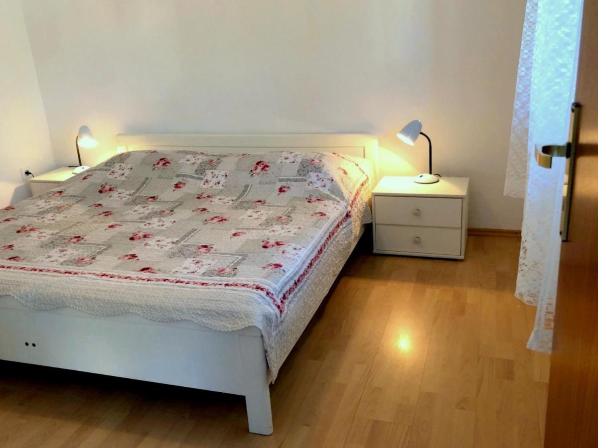 Miramar Gardenn Apartmment Banjol エクステリア 写真