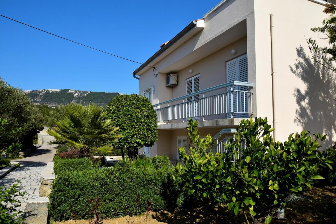Miramar Gardenn Apartmment Banjol エクステリア 写真