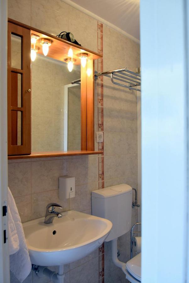 Miramar Gardenn Apartmment Banjol エクステリア 写真
