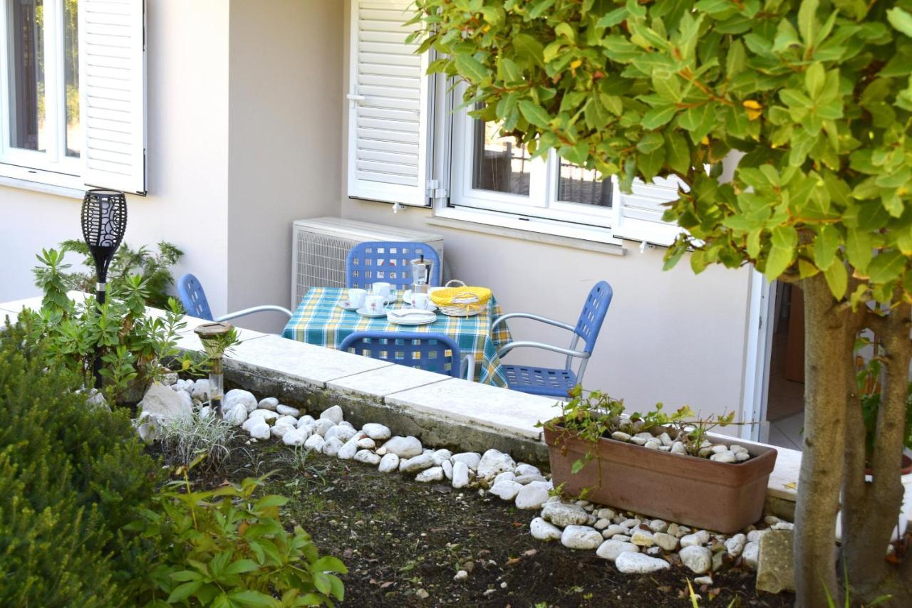 Miramar Gardenn Apartmment Banjol エクステリア 写真
